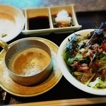 鉄板焼ステーキ 一ッ葉ミヤチク - ★ホワイトアスパラとじゃがいものスープ＆サラダ