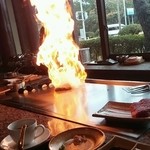 鉄板焼ステーキ 一ッ葉ミヤチク - ★フランベの瞬間！