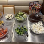 ココス - 8時30分頃にはサラダコーナーからローストビーフは無くなっていました