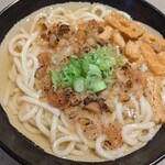 朝うどん - かすと刻みきつねうどん