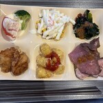 ココス - 右下にあるのがローストビーフ