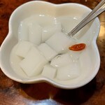 四川料理 華美 - デザートはお決まりの杏仁豆腐