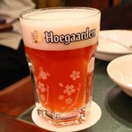 ベルジアンブラッスリーコート バレル - ヒューガルデンロゼはベルギー館の屋上「Revive Beer Cart」で人気だった一杯