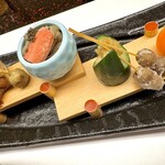 松濤館 - 前菜・子持ち鮎、くわい、春菊浸しトンブリずわい蟹、零余子松葉、山葵味噌胡瓜、鶉黄身の柿玉子、昆布と牛蒡