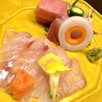松濤館 - お造り・生本鮪中トロ、勘八、尾長鯛、あしらいと山葵