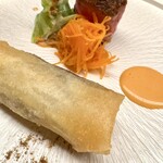 松濤館 - 洋皿・ローストビーフ、鰻と牛蒡リゾットの春巻き、レタス、人参、アメリケーヌソース