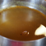 チャンドラスーリヤ - サラサラダルスープ。お豆が下にあります