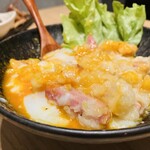 炉端と地鶏 橙 あいべ - 橙の温玉のせ温かポテトサラダ