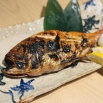 炉端と地鶏 橙 あいべ - 金目鯛の姿焼き