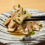 炉端と地鶏 橙 あいべ - 薩摩地鶏の炭火たたき