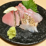 炉端と地鶏 橙 あいべ - 産地直送豪華お刺身盛り合わせ
      （みやび鯛、カンパチ、石垣鯛、ハガツオ）