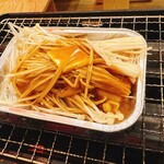磯丸水産 - イカとキノコのワタ焼き（焼く前）