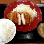 かつや - 料理写真:ロースカツ定食(693円也) 豚汁付き‥