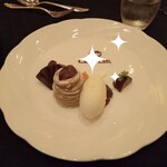 ラ・メール ザ クラシック - 相方のデセール　木苺のソース抜き
      （果物が苦手な為　特別に抜いて頂けました）