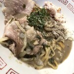 煮干しのビリー - レア肩ロースチャーシュートッピング