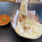 カレーとナンの専門店 ルンビニ - タンドリーチキンセット（プレーンナン・キーマカレー）