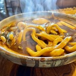 煮込みうどん かに屋 - 玉子入り味噌煮込みうどん カシカシの麺