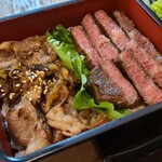 鉄板肉食堂 日々 - ①黒毛和牛二色重(税込2,860円)
            トッピングは厚切り徳島牛イチボ&薄切り佐賀牛薄切りカルビ《黒毛和牛の産地は日々変わっているそう》、大葉
            お肉のボリュームを感じるビジュアルです