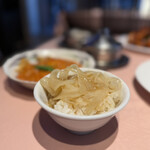 中国料理 旬輝 - ご飯の上にフカヒレ乗せ。これ1人分