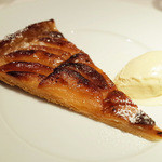 レストラン コバヤシ - 紅玉(りんご)のタルト ヴァニラアイスクリーム添え