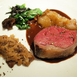 北海道産シュヴルイユ(蝦夷鹿)のロースト 栗・キノコ添え ポワヴラードソース