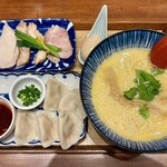麺や 柚葉 - 料理写真:「濃厚鶏白湯ラーメン」@980＋「味玉」@110＋「水餃子」@400