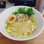 鶏塩麺リオン - 料理写真: