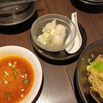 航天 - 水餃子　モチロンもちもち　タレはかなりラー油とネギの風味が効いてました。思わずタレだけ呑みたくなる(⁠♡⁠ω⁠♡⁠ ⁠)⁠ ⁠~⁠♪