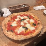 大衆イタリア食堂 アレグロ - マルゲリータ水牛モッツァレラ