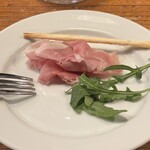 大衆イタリア食堂 アレグロ - 生ハム　プロシュート　取り分けた後です