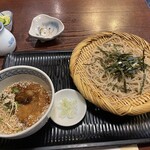 利久庵 - 田事そば。たっぷりのゴマと大根おろしをからめて。