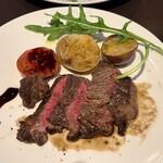 炭と料理とワイン AVANZARE - Cコースのメインの牛肉