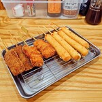 串カツ田中 高槻店 - 串カツ牛 ×2本／串カツ豚 ×2本／チーズ ×4本