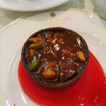 ザ・カハラ ホテル&リゾート 横浜 - タルト　カラメル　ノワ
                                　ミックスナッツとセミドライフルーツをキャラメルに絡めたタルト