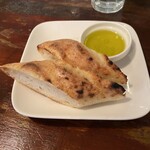 PIZZA BORSA - 自家製パン