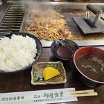 ニュー柳屋食堂 - とんちゃん焼定食(ご飯大盛、タレ追加)