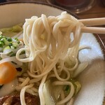 すば処 あじぐくるいしみね - 麺は細麺