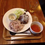 まる豚 - 牛ロースステーキプレートランチ880円