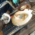 まるはま - ホタテも焼きました…でもいつも１個で結局牡蠣に戻る