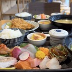 Tonkoya FISH MARKET - 