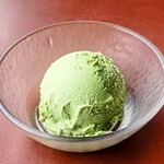 カルビ一丁 - アンケートプレゼントの抹茶アイス。