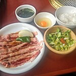 カルビ一丁 - 上カルビ焼きすきランチ(1,188円)。