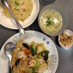 聚鳳 - 八宝菜定食でご飯を炒飯に替えました