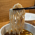 純手揉み中華 れん - 口の中で踊るような食感の太ちぢれ麺