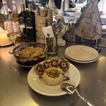 eureka. - 左)ピタブレット   右)フムスと焦がした野菜