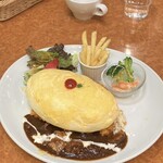 卵と私 - 料理写真:ビーフとマッシュルームのスフレオムライスプレート