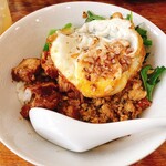 MIRA - 魯肉飯とガパオのあいがけ丼