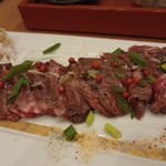 炭火焼き 路地裏かど - 黒毛和牛のタタキ。