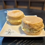 あじまん本舗 - 料理写真:「つぶあん」（120円）と「カスタードクリーム」（120円）