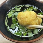 Akashiyaki Tsukasa - Enjoying it dipped in broth♪